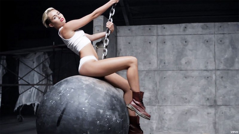 Miley Cyrus - Wrecking Ball