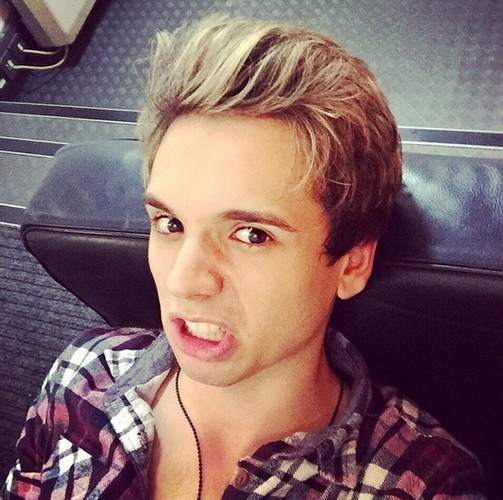 Elyar Fox